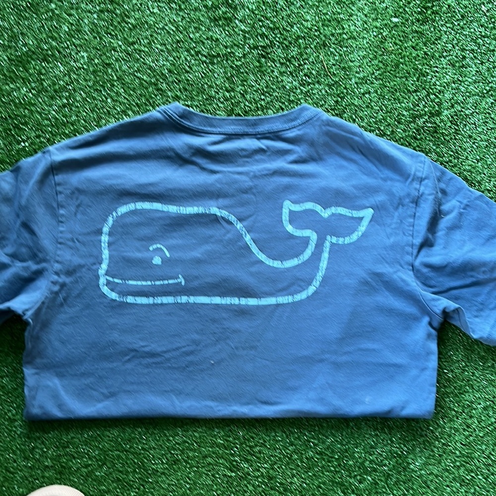 Vineyard Vines blue T-shirt